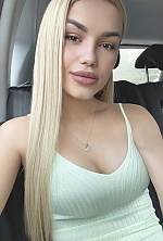 Ukrainian mail order bride Yullia from Ottawa with light brown hair and brown eye color - image 4