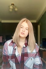 Ukrainian mail order bride Anastasiia from Druzhkivka with brunette hair and green eye color - image 2
