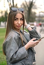 Ukrainian mail order bride Alina from Kyiv with light brown hair and green eye color - image 2