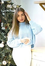 Ukrainian mail order bride Alina from Kyiv with light brown hair and green eye color - image 3
