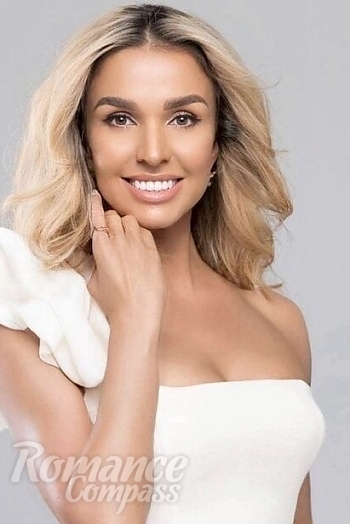 Ukrainian mail order bride Yuliia from Dubai with blonde hair and brown eye color - image 1