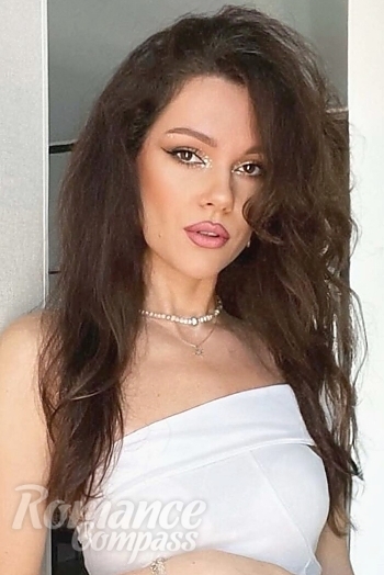 Ukrainian mail order bride Veronika from Alicante with brunette hair and brown eye color - image 1