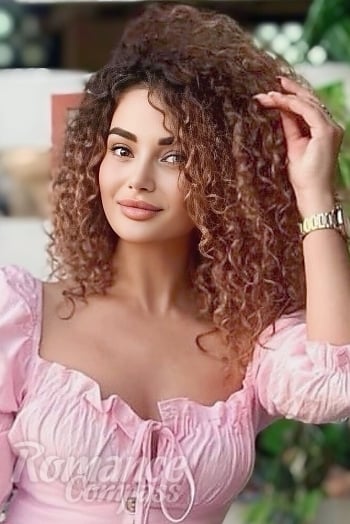 Ukrainian mail order bride Hripsime from Dubai with light brown hair and brown eye color - image 1