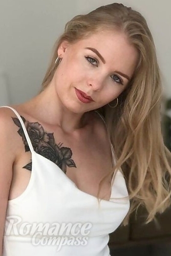 Ukrainian mail order bride Alexandra from Istanbul with blonde hair and blue eye color - image 1