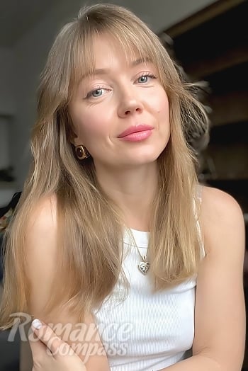 Ukrainian mail order bride Vira from Los Angeles with light brown hair and grey eye color - image 1