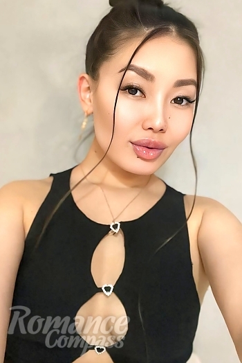 Ukrainian mail order bride Ainura from Astana with brunette hair and brown eye color - image 1