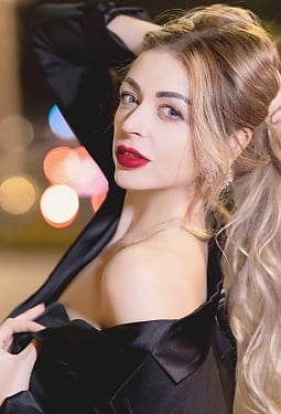 Alina, 32 y.o. from Rome, Italy