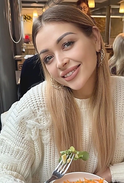 Alina, 33 y.o. from Rome, Italy