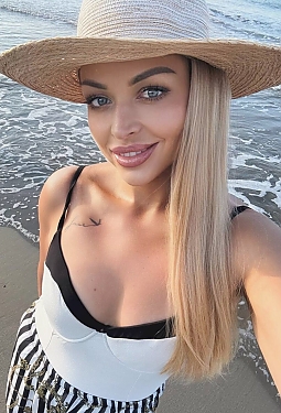 Alina, 33 y.o. from Rome, Italy