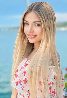 Alina, 32 y.o. from Rome, Italy