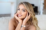 Ukrainian mail order bride Alina from Rome with light brown hair and green eye color - image 3
