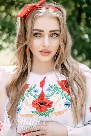 Ukrainian mail order bride Anna from Kyiv with blonde hair and green eye color - image 1