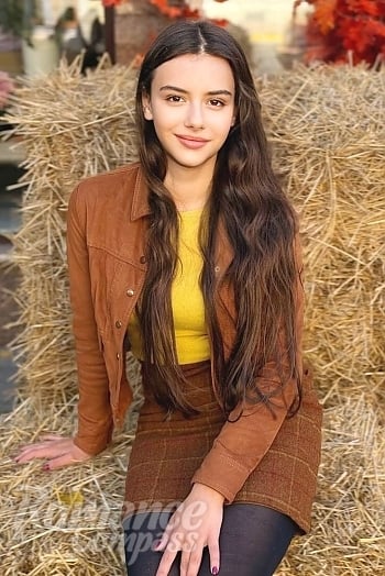 Ukrainian mail order bride Khrystyna from Ivano-Frankivsk with brunette hair and brown eye color - image 1