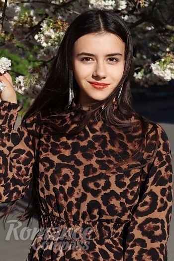 Ukrainian mail order bride Khrystyna from Ivano-Frankivsk with brunette hair and brown eye color - image 1
