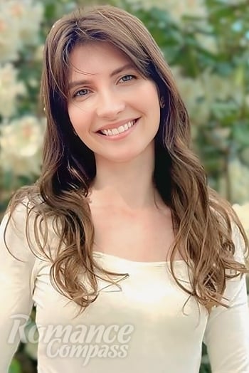 Ukrainian mail order bride Iryna from Berlin with light brown hair and blue eye color - image 1