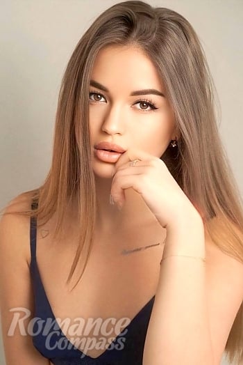 Ukrainian mail order bride Vika from Odesa with brunette hair and brown eye color - image 1
