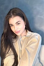 Ukrainian mail order bride Polina from Kyiv with black hair and green eye color - image 2
