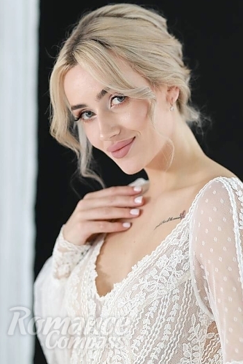 Ukrainian mail order bride Victoria from Helsinki with brunette hair and blue eye color - image 1