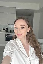 Ukrainian mail order bride Elina from Kyiv with light brown hair and brown eye color - image 2