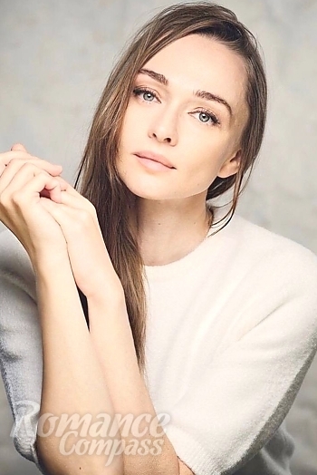 Ukrainian mail order bride Elina from Kyiv with light brown hair and brown eye color - image 1