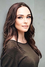 Ukrainian mail order bride Elina from Kyiv with light brown hair and brown eye color - image 4