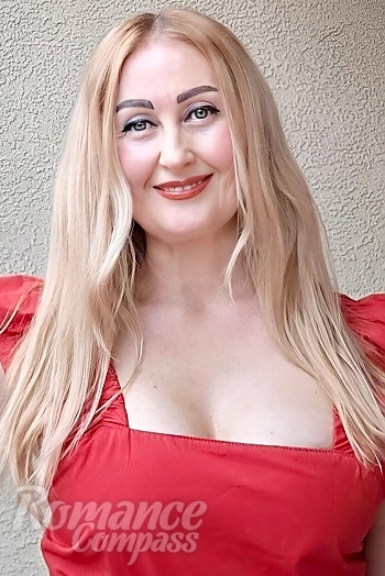 Ukrainian mail order bride Anzhela from Las Vegas with blonde hair and green eye color - image 1