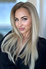 Ukrainian mail order bride Daria from Valencia with light brown hair and green eye color - image 3