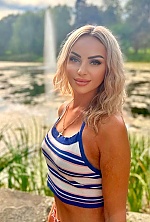 Ukrainian mail order bride Julia from Los Angeles with light brown hair and hazel eye color - image 3
