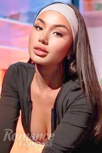 Ukrainian mail order bride Tamara from Ko Samui with brunette hair and brown eye color - image 1