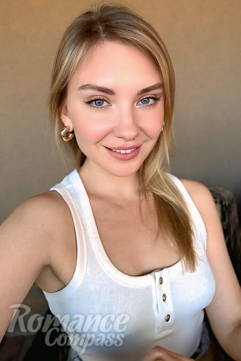 Ukrainian mail order bride Nataliia from Toronto with blonde hair and blue eye color - image 1