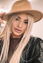 Ukrainian mail order bride Oleksandra from Warsaw with blonde hair and black eye color - image 5