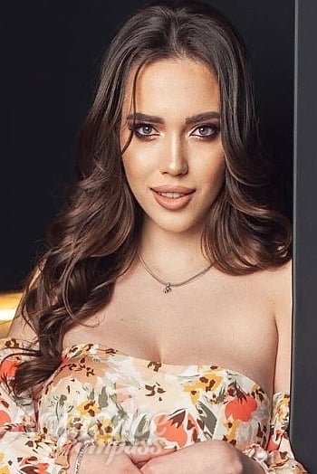 Ukrainian mail order bride Valeria from Odesa with light brown hair and brown eye color - image 1