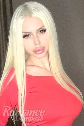 Ukrainian mail order bride Victoria from Ottawa with blonde hair and green eye color - image 1