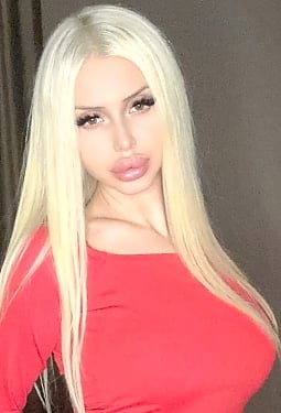 Victoria, 27 y.o. from Ottawa, Canada