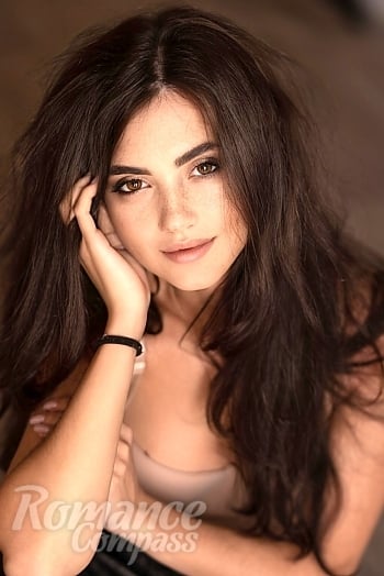 Ukrainian mail order bride Olesya from Zaporizhzhya with brunette hair and brown eye color - image 1
