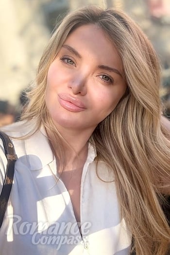 Ukrainian mail order bride Hanna from Springfield with blonde hair and blue eye color - image 1