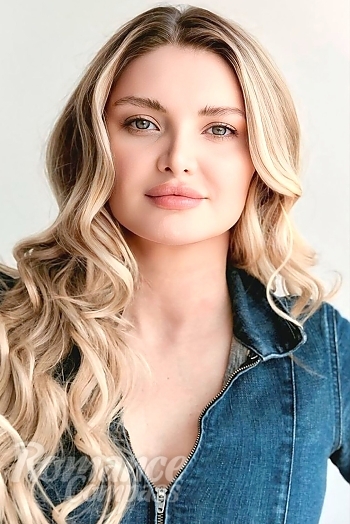 Ukrainian mail order bride Hanna from Springfield with blonde hair and blue eye color - image 1