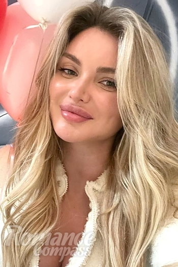 Ukrainian mail order bride Hanna from Springfield with blonde hair and blue eye color - image 1