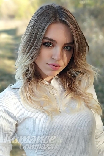 Ukrainian mail order bride Anna from Kiyiv with light brown hair and brown eye color - image 1