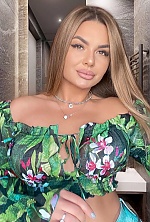 Ukrainian mail order bride Anna from Dubai with light brown hair and green eye color - image 4