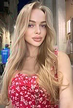 Ukrainian mail order bride Liliya from Kyiv with light brown hair and green eye color - image 3