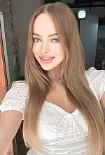 Ukrainian mail order bride Liliya from Kyiv with light brown hair and green eye color - image 7