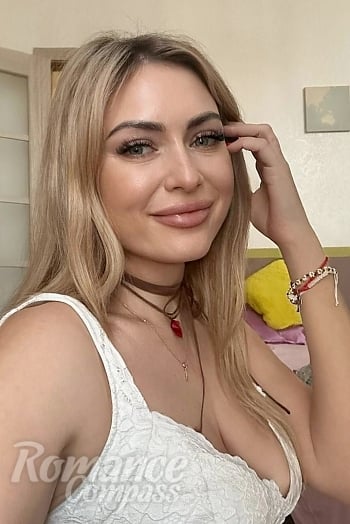 Ukrainian mail order bride Liliya from Kyiv with light brown hair and blue eye color - image 1