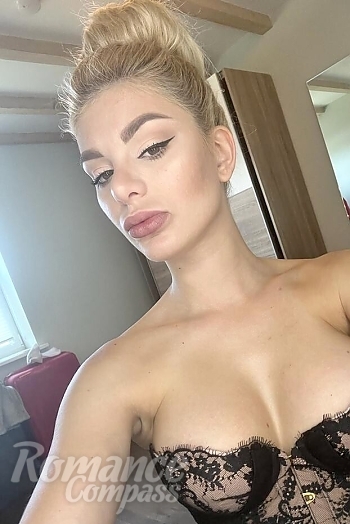 Ukrainian mail order bride Daria from Warsaw with blonde hair and brown eye color - image 1