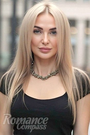 Ukrainian mail order bride Alla from Madrid with blonde hair and green eye color - image 1