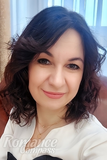 Ukrainian mail order bride Svitlana from Mykolayiv with brunette hair and brown eye color - image 1