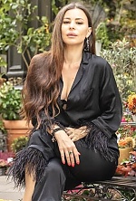 Ukrainian mail order bride Yullia from Milan with black hair and brown eye color - image 9