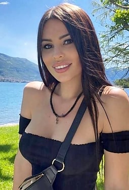 Yullia, 35 y.o. from Milan, Italy