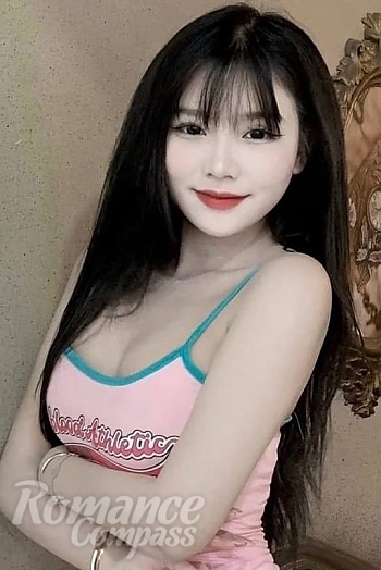 Ukrainian mail order bride Nguyen from Hanoi with auburn hair and brown eye color - image 1