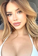 Ukrainian mail order bride Andreina from Madrid with light brown hair and brown eye color - image 2